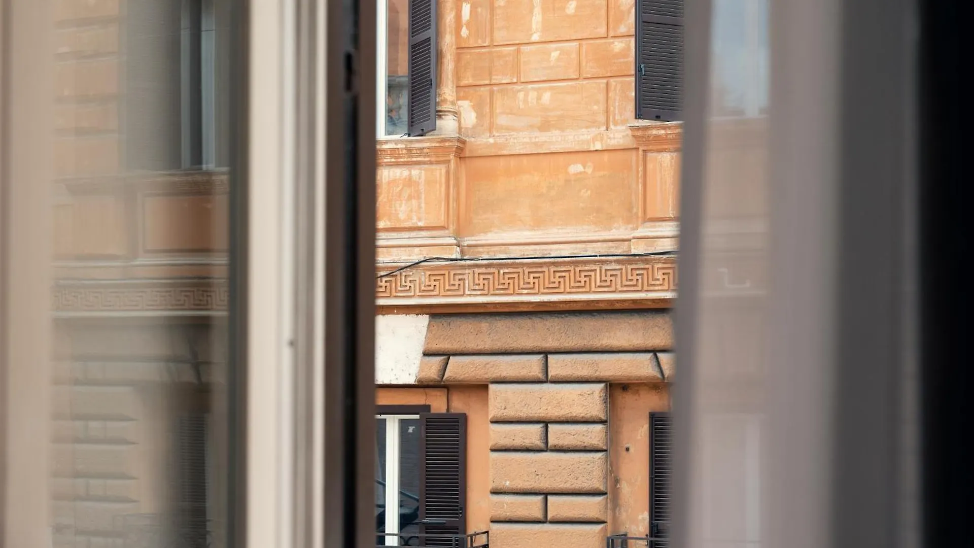 The Flow - Via Del Corso Rome
