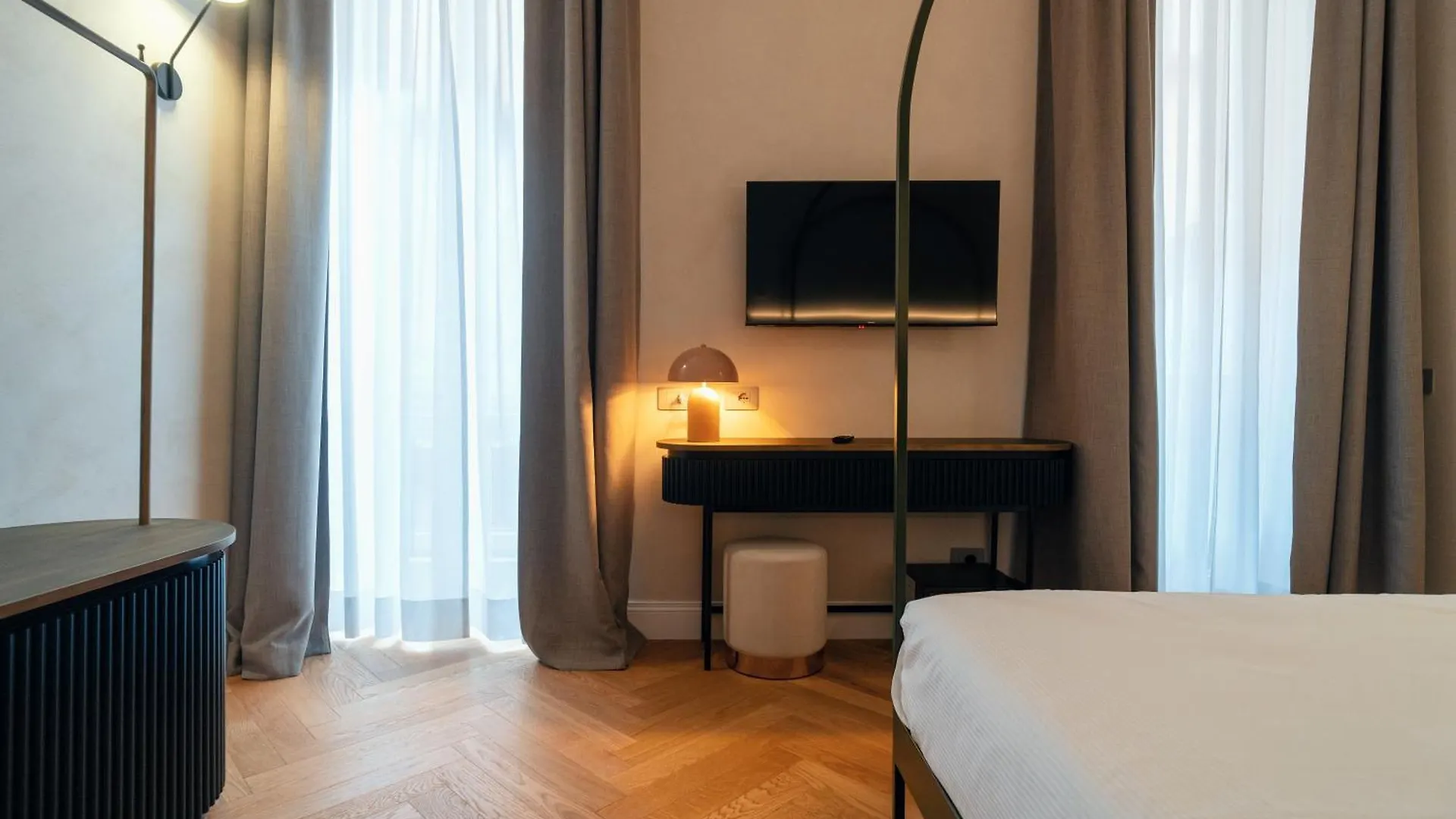 Guest house The Flow - Via Del Corso Rome Italy