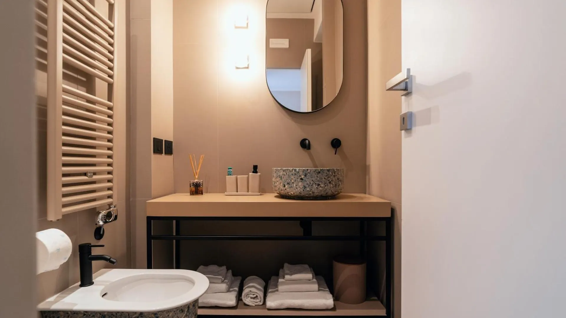 The Flow - Via Del Corso Rome Guest house
